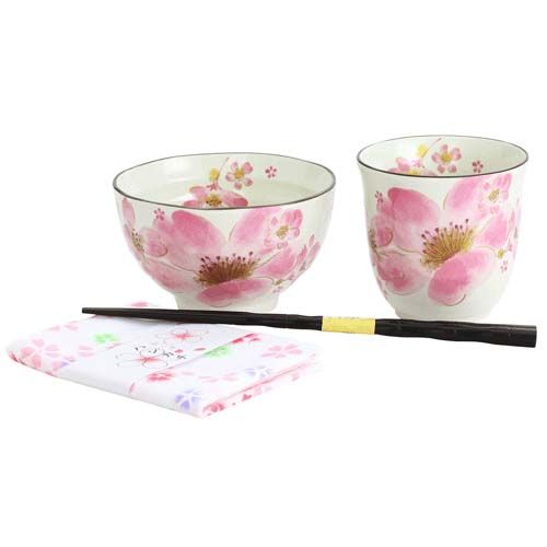 4543945038623



03862



セラミック藍
華さやか飯碗湯呑（ハンカチ付）