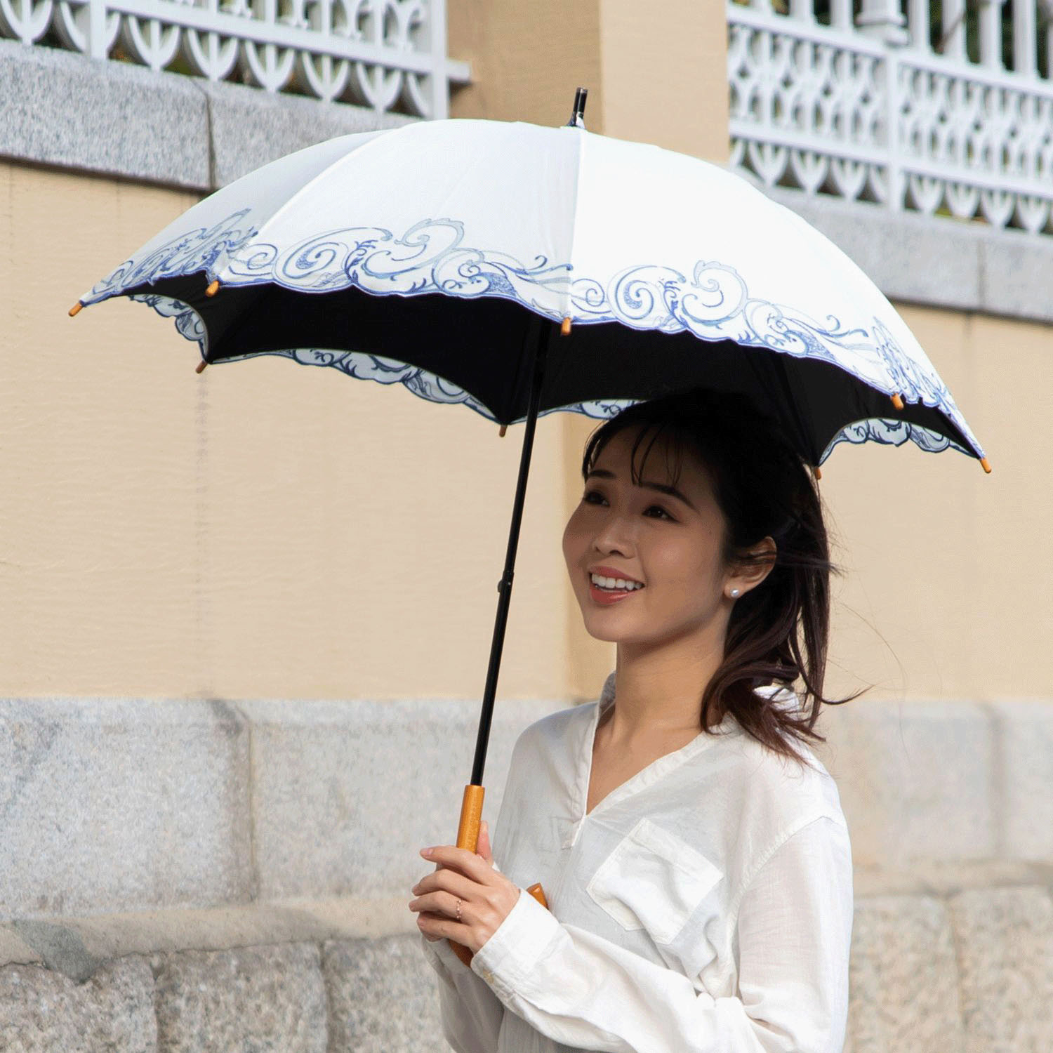 4562419994432



0



イデオ　
完全遮光 （晴雨兼用） 女優日傘 「クリスタル＆ペイズリー刺繍 かわず張り」