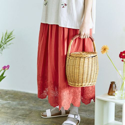 4547316072407







ノンノ　
ノンノキャンブリック裾パネルシフリー刺繍スカート