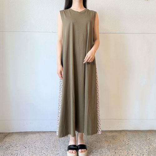 モンパリス
切り替え水玉柄ワンピース