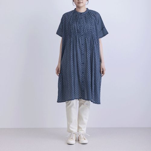 4528653871762







グロリア　
フロントシャーリング5分袖プリントワンピース