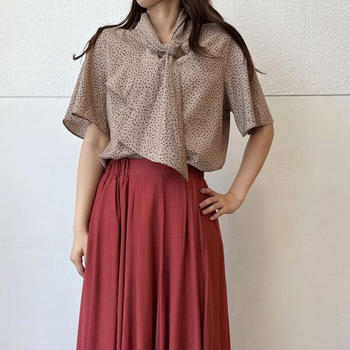 外与　
ベネシャンボウタイブラウス