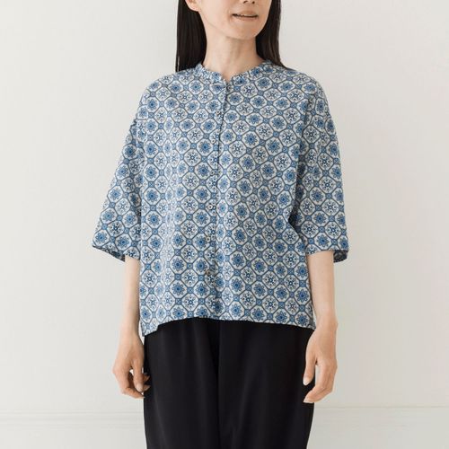 ピープル
Crea delice コットンリネン総柄プリント バンドカラー5分袖ブラウス