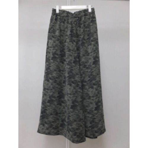 シシエス
花柄スカート