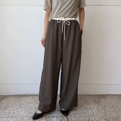 0



0



アスプリ　
qout 強撚平織クロスパンツ