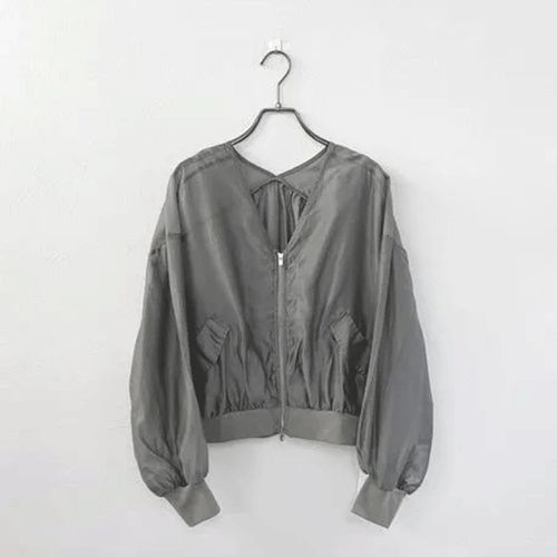 0



0



三澤　
Vingtrois シアーVネックブルゾン