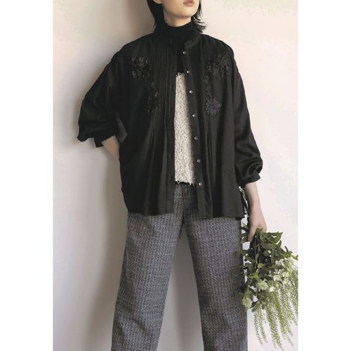 4582603497433



0



ノースオブジェクト東京
LILASIC テープ刺繍ピンタックブラウス