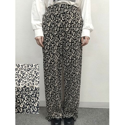 0



0



リブ
チャームベリーチック ヒョウ柄プリーツパンツ