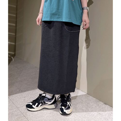 0



0



オンアンドオン
le colis シャイニーコードナロースカート