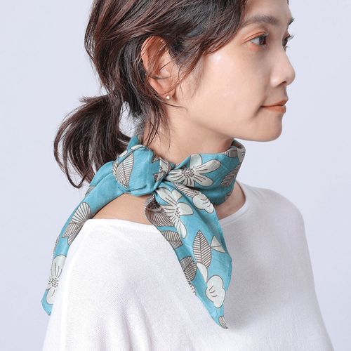 0



0



志成販売
ラインで描く花柄の綿シルクスカーフ 60×60