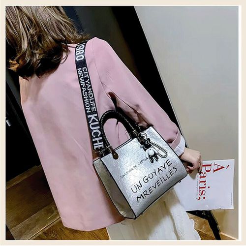 0



0



ｃｒｏｉｓ
英字チャーム付バッグ