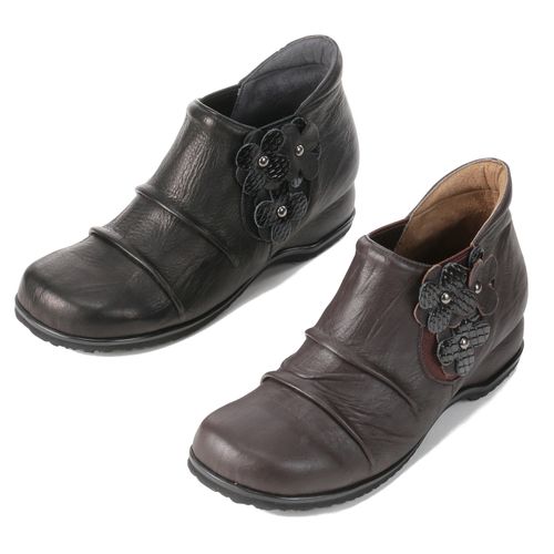 0



0



ステップナイン
SPORTS NINE花付きショートブーツ120－3883