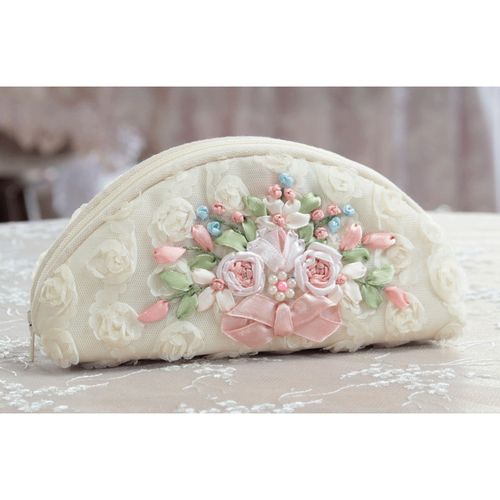 0



QLH22/2115-P



クレイブ
眼鏡ケース リボン刺繍エマ