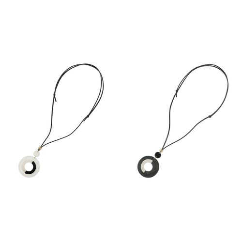 ピーズ
モノトーンレザーネックレス