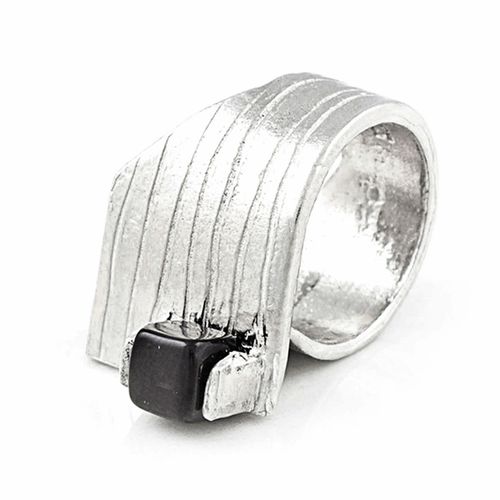 HERTALI



エム・アイ・シー
アンマリーシャニョン リング Hertali ブラック