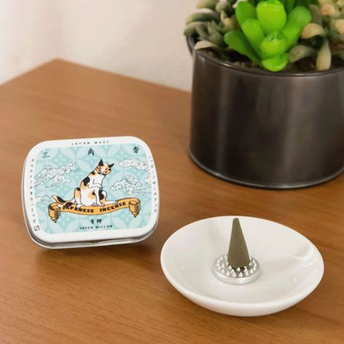 アミナコレクション
猫まとい三角香