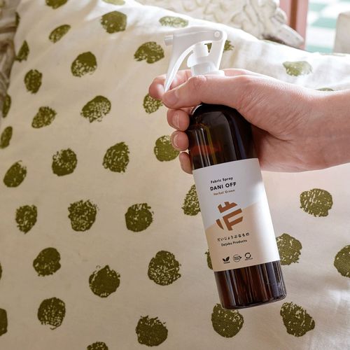 4528636980566



OPF00057



たかくら新産業
だいじょうぶなもの ファブリックスプレー ダニオフ250mL