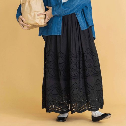 オーブ
オーブ スカラップ刺繍裏地付スカートロング丈