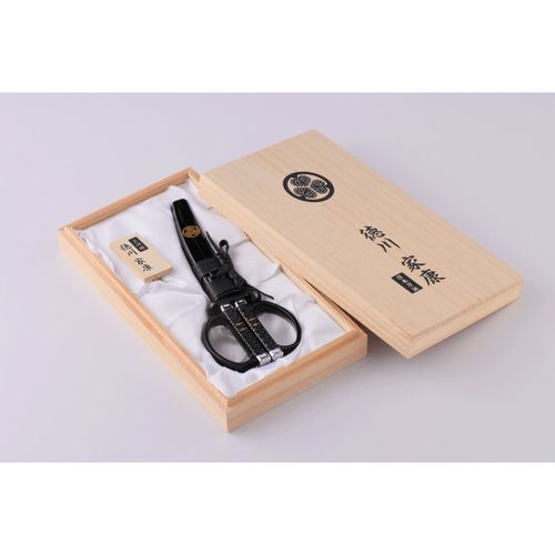 4945569767420



SW-130I



ニッケン刃物
日本刀はさみ 徳川家康桐箱入り