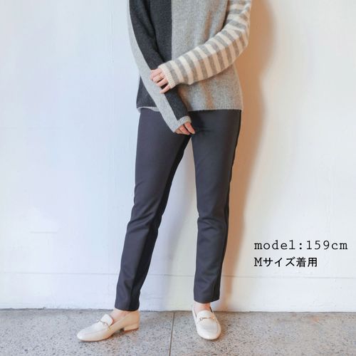 アパレルアイ
ダウンファブリックスリムパンツ