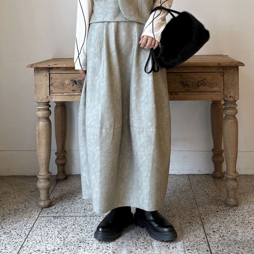 三澤
vingtrois ヴィンテージライクエコレザーコクーンスカート