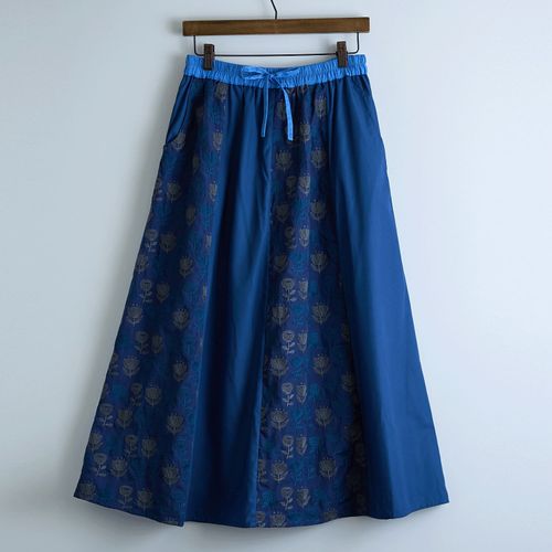 ドライブ
Emago 2色北欧花刺繍スカート