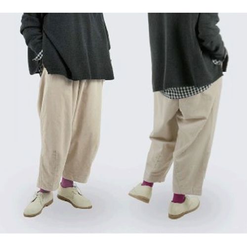 カラー　ｏｆ　カラーズ
SO 裾ダーツパンツ