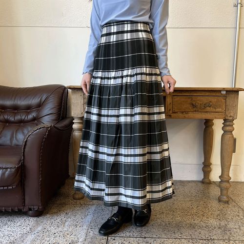 三澤
チェック柄 リバーシブルスカート