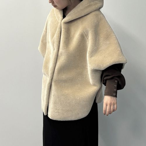 アスプリ
SEADRAKE ショートファーボンディングポンチョ