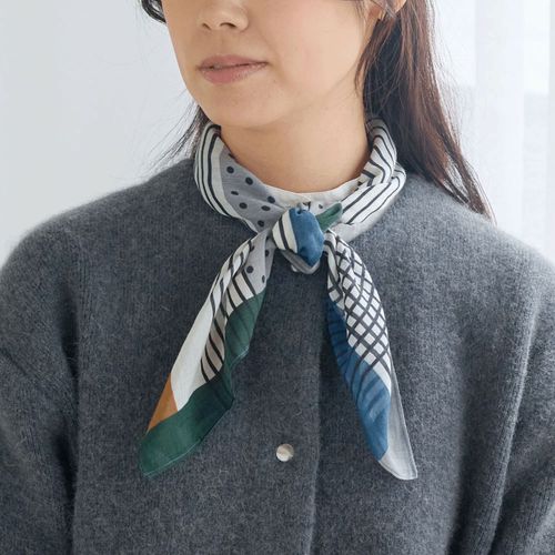 志成販売
ラインとドットを合わせたカラーブロックのスカーフ 60×60