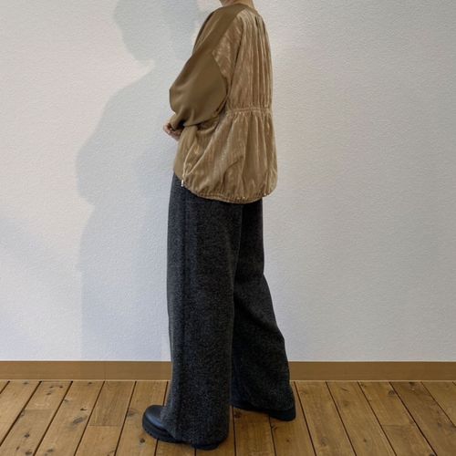 Ｕｎ　ｃａｒｎｅｔ
バックベロア切替プルオーバー