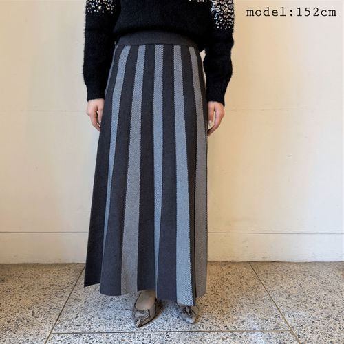 ジェーシーエス
ニットモノトーンロングスカート