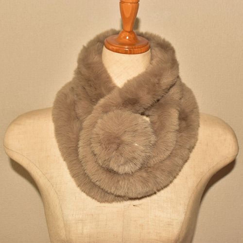 サンモト
ポンポン付きエコファーマフラー