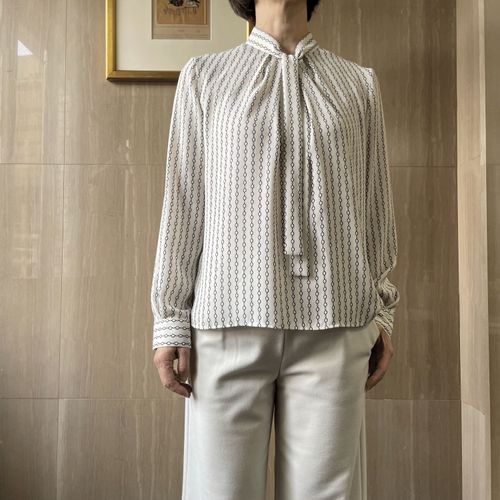 一珠
一珠 KOKIA チェーン柄プリントボウタイブラウス