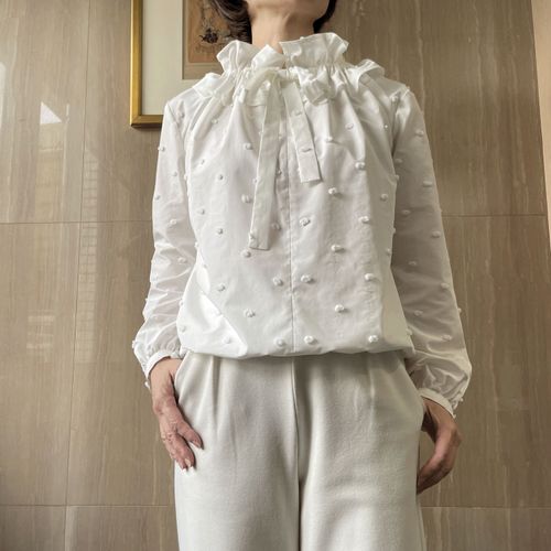 一珠
一珠 KOKIA ボンボンカットジャカードスタンドフリルブラウス