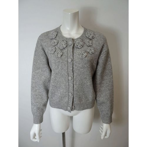 ジェイシーインターナショナル
Super Beauty 胸元花モチーフ付ニットカーディガン