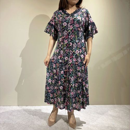 ジェイシーインターナショナル
Super Beauty 多色花プリントフリル衿パワーネットワンピース