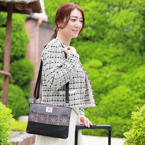 4984664688926







スワニー
スワニー Michiko Kuge スクエア刺繍ハンドルポーチ