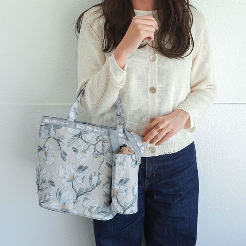 ラルジュ
ホワイトフラワー柄 保冷ボトル付バッグ