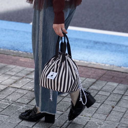 東邦撚糸
保冷レディエマ柄 巾着2WAYバッグ