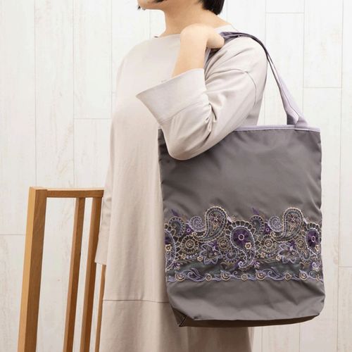 4562420013160







イデオ
ペイズリー更紗 オーガンジーカットワーク刺繍 防水・撥水トートバッグ