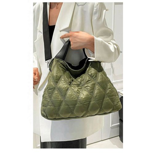 ＣＪ・Ｋｅｎｗａ　Ｉｎｔｅｒｎａｔｉｏｎａｌ
キルティング2WAYバッグ