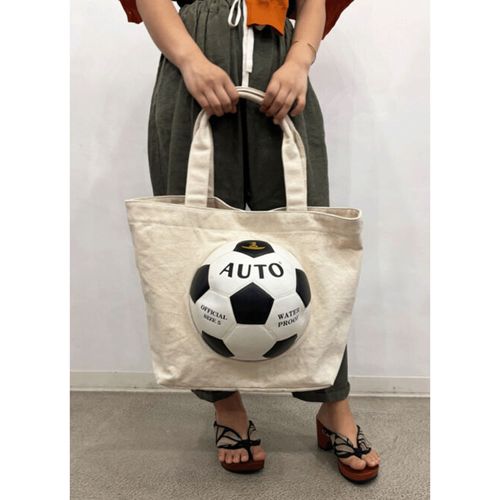 エマート
サッカーボールが付いたトートバッグ