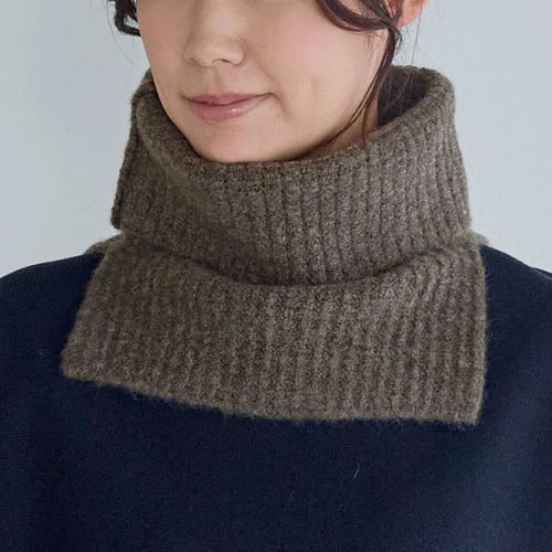 志成販売
アレンジ自在 つけ襟風にも楽しめるショートスヌード