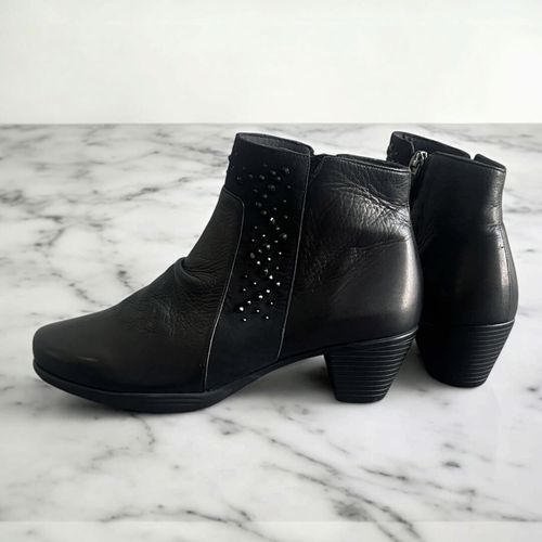 ハヤシゴ
Monet ラインストーンブーツ 88982