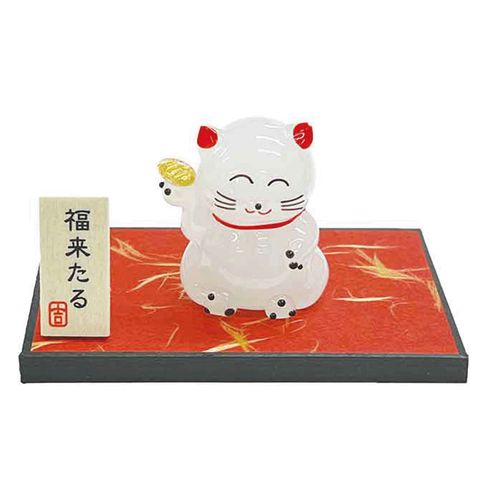 SKD-013



スキップ
招き猫飾り台セット