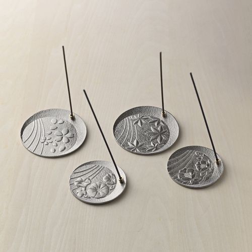 4560399737681







ナガエプリュス
銀雅堂 季節の香立て小