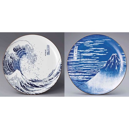 4959079302699







三郷陶器
北斎 8．0皿（皿立付）