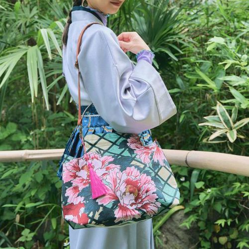 アミナコレクション
ボタンの便利がま口ショルダー