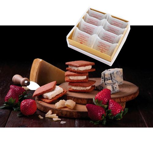 4582580111681



風美庵
CHEESE CAVERY チーズサンドあまおう8個入×18箱